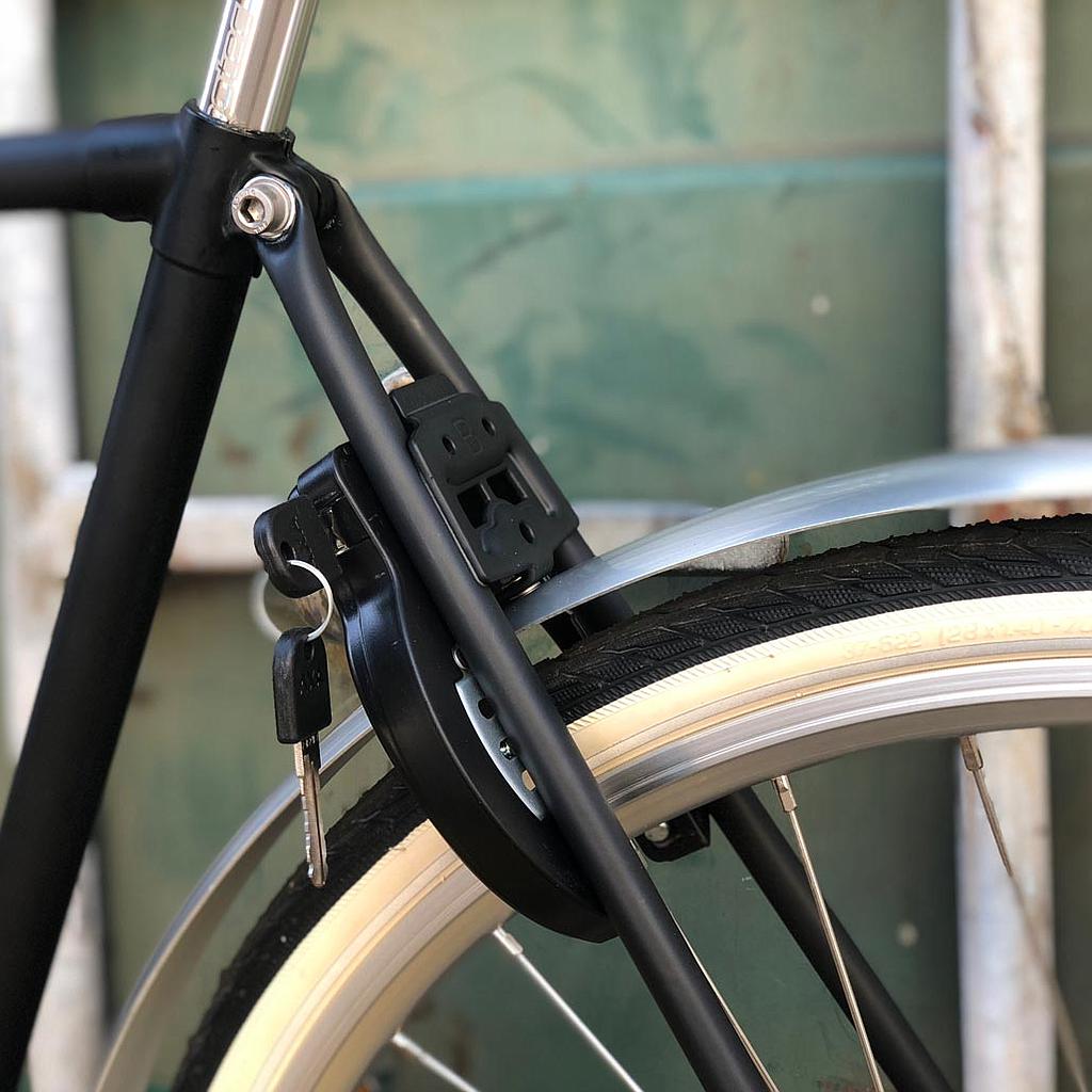 The lock is already assembled and your ride is delivered within one week at your home